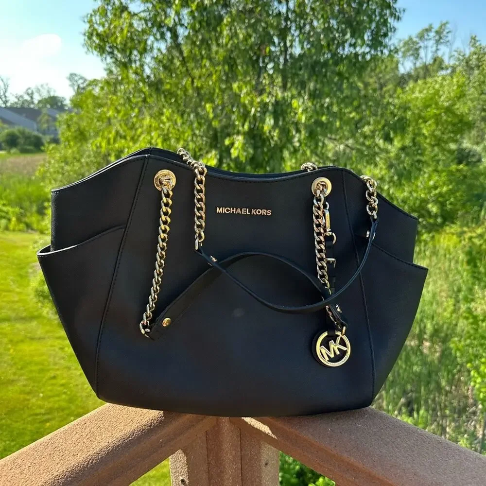 Michael Kors Jet Set Black Shoulder Bag EUC